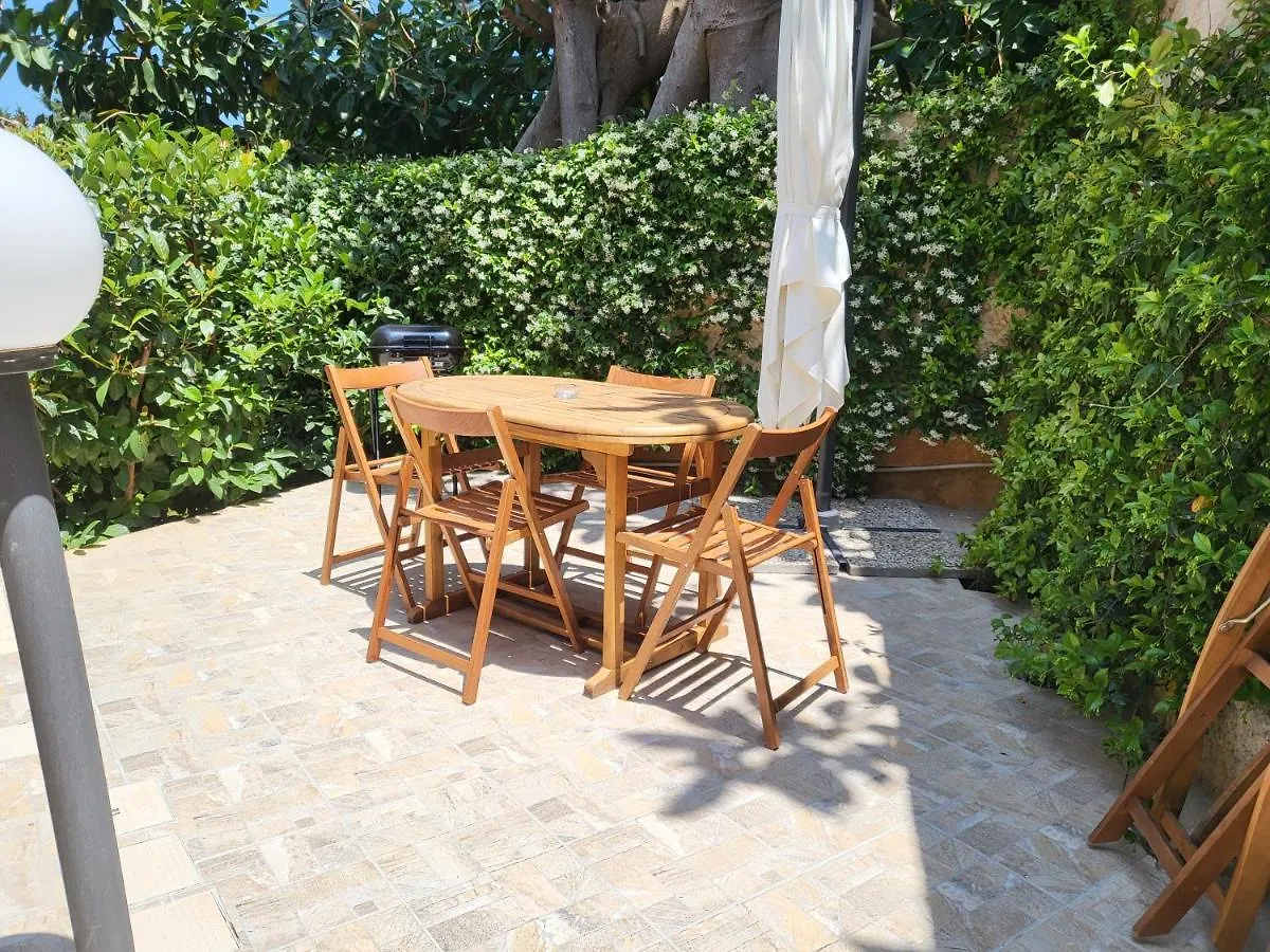 Vila Residenza Don Camillo Mondello 0*,